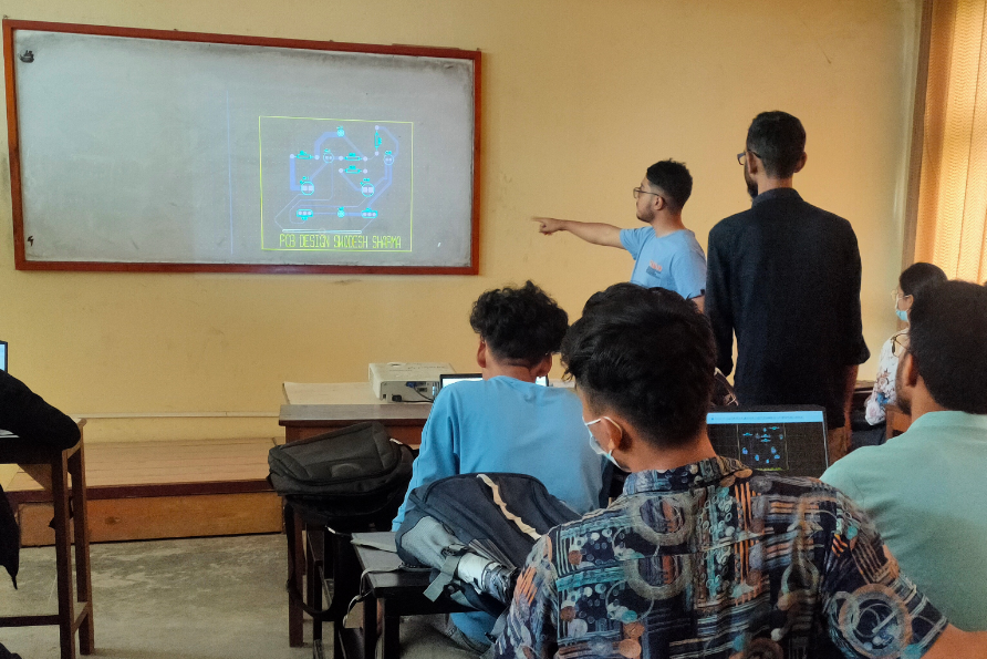 Lecturing juniors on Circuit and PCB design in Proteus.